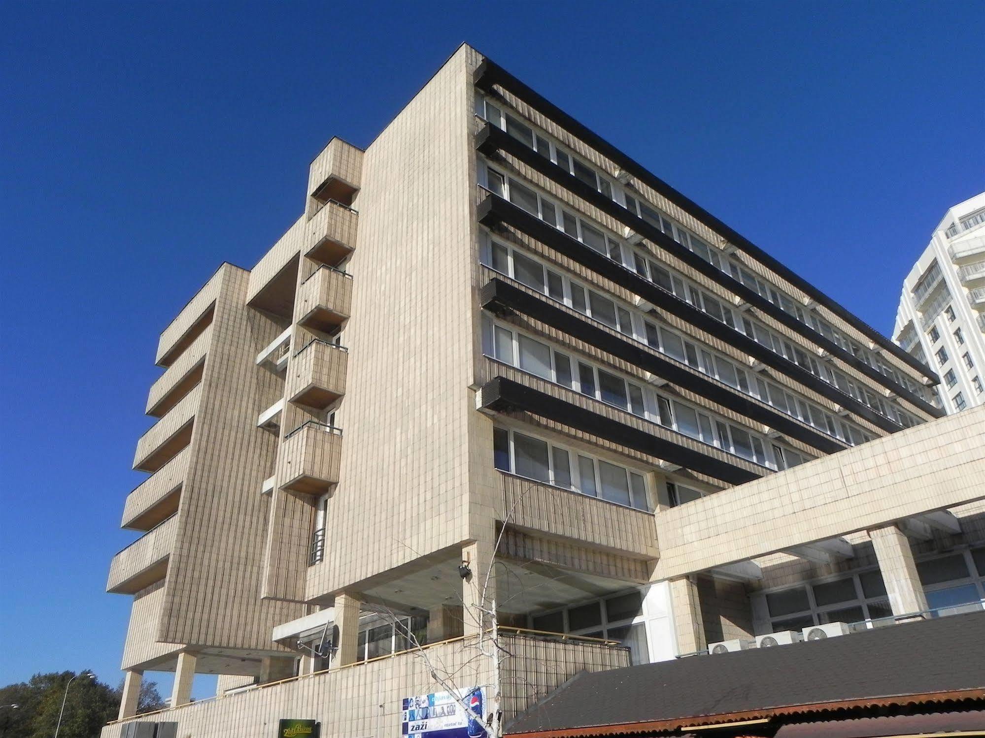 Garni Hotel Junior Bratislava Exterior foto