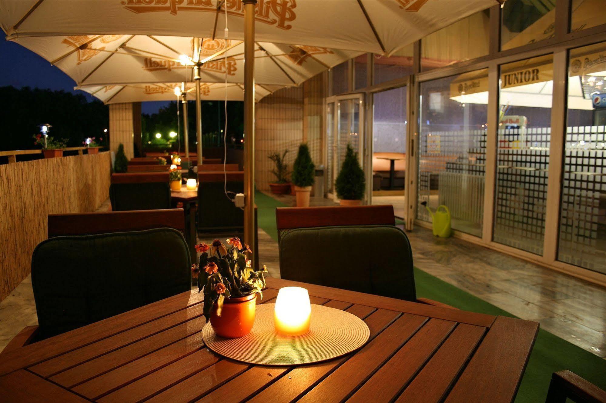 Garni Hotel Junior Bratislava Exterior foto