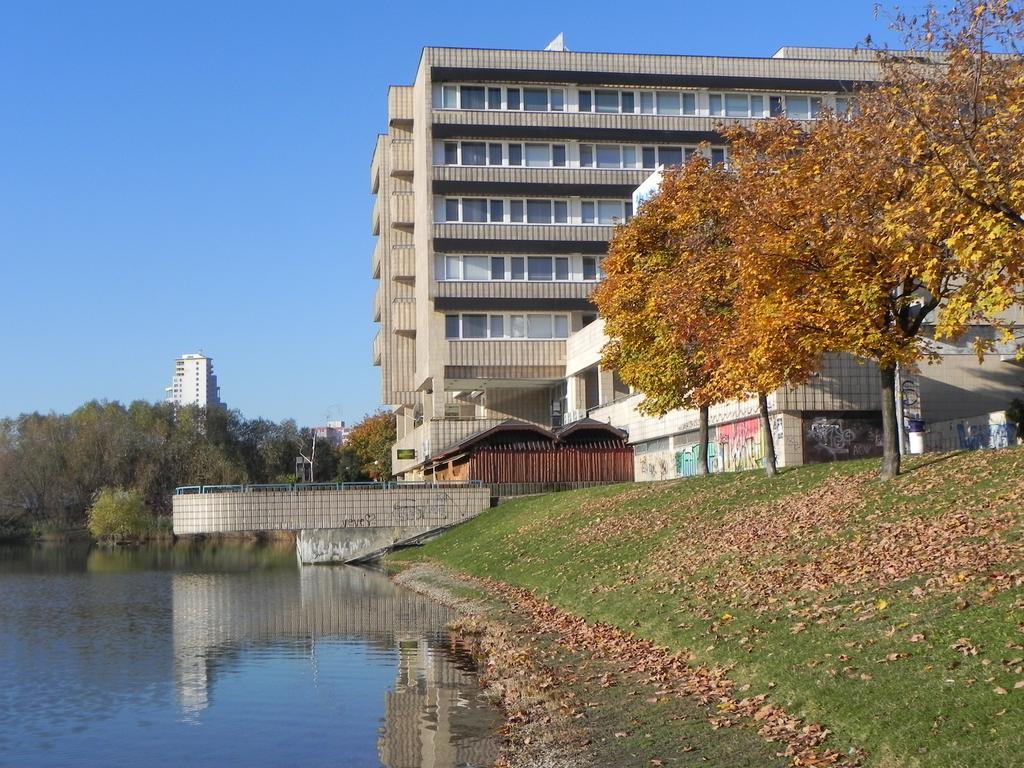 Garni Hotel Junior Bratislava Exterior foto